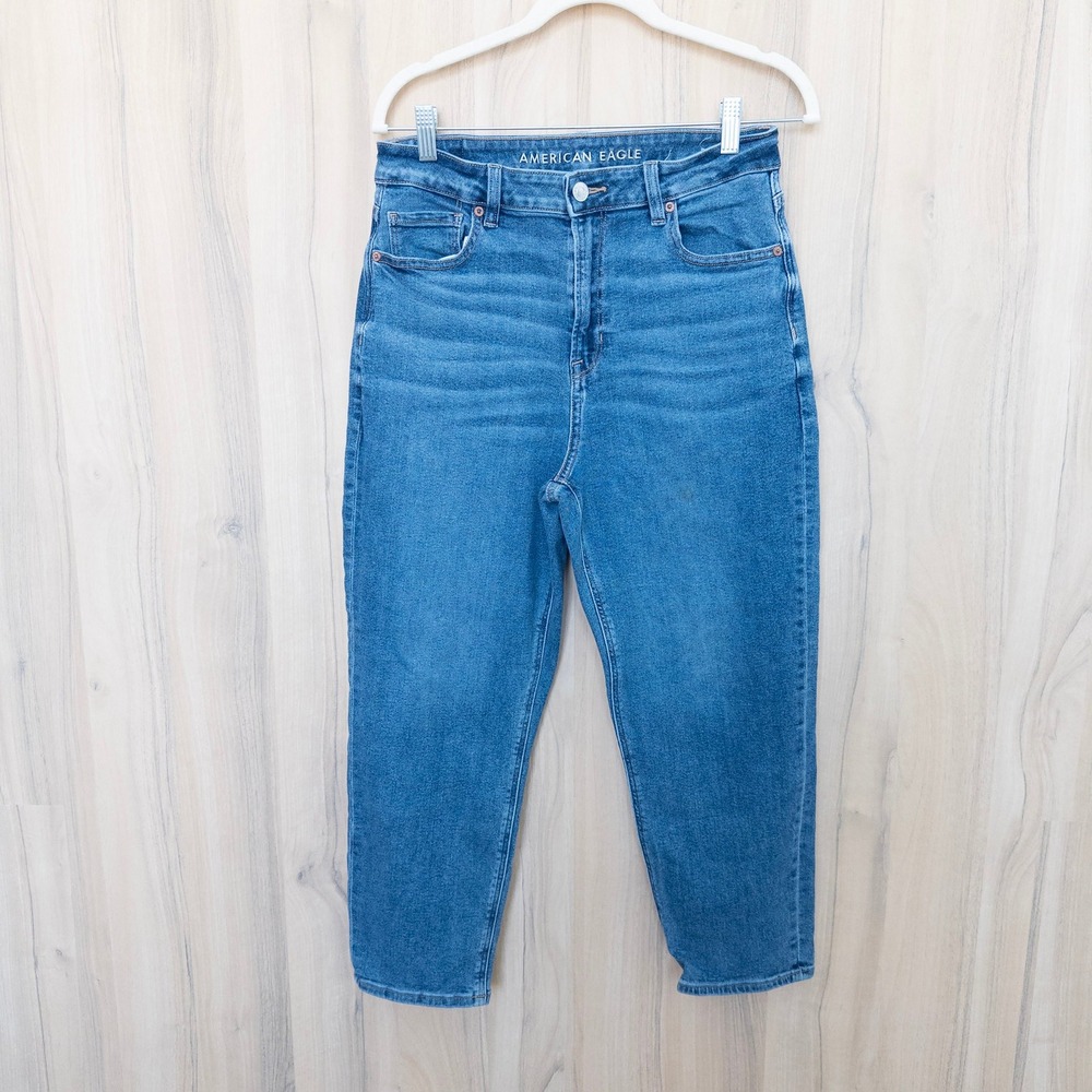 American Eagle Mom Jean Size 10 Short‎ Medium Wash High Waist Tapered 90s Casual